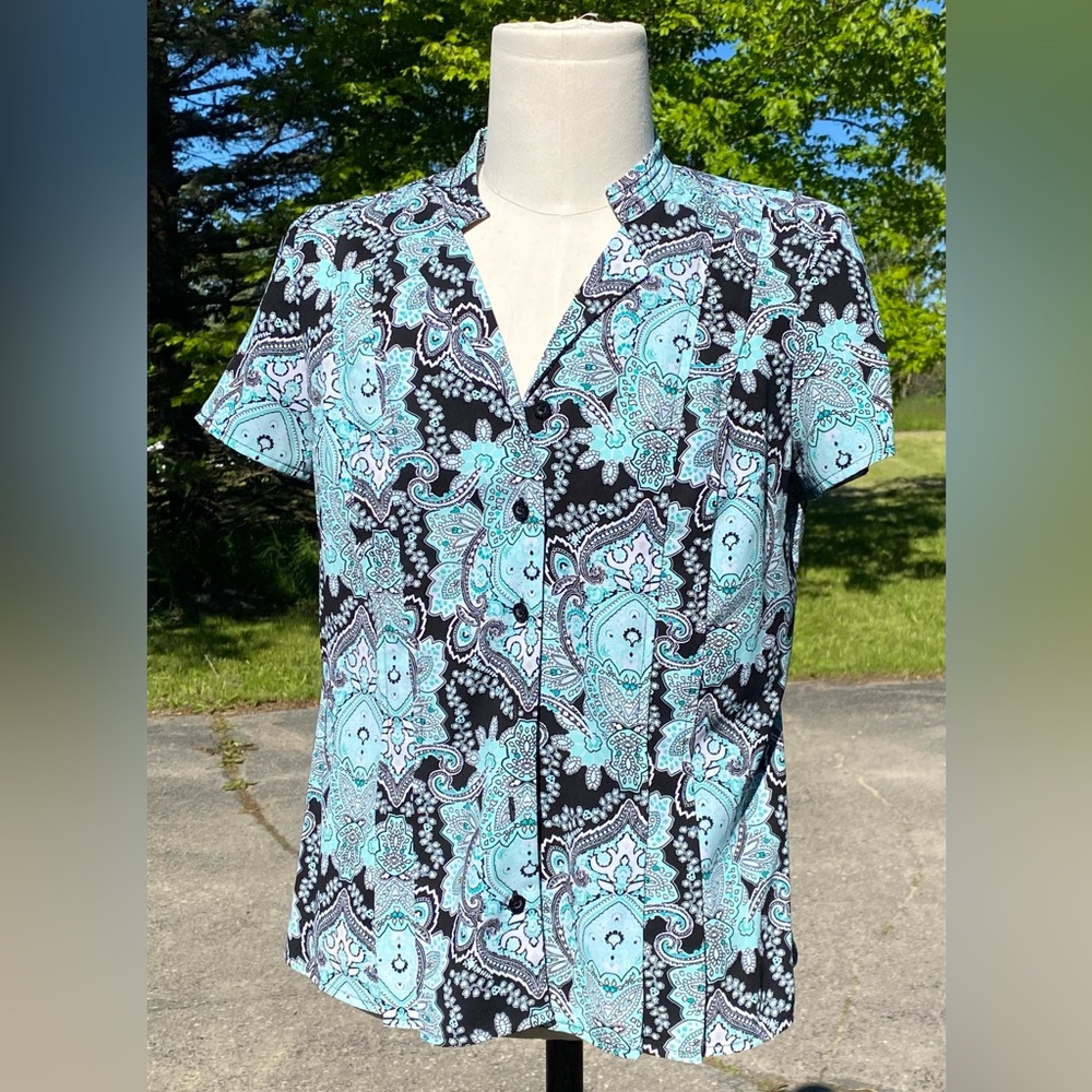 Dana Buchman M short sleeve pleated top 6 button Black/white/teal ~ wrinkle free